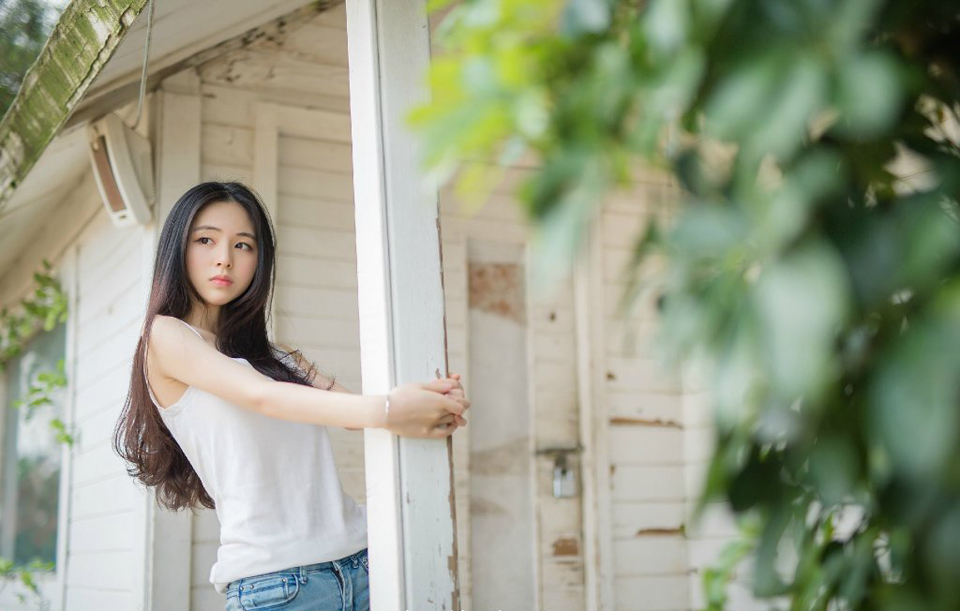 从此以后，刘协在自己手中的弊端反而大过了他所带来的利益，甚至还甩不脱，如果可以，曹操真想把这个麻烦扔给吕布，让吕布自己去折腾，但很显然，如果他真那么做了，等于让吕布连大义都占住了。